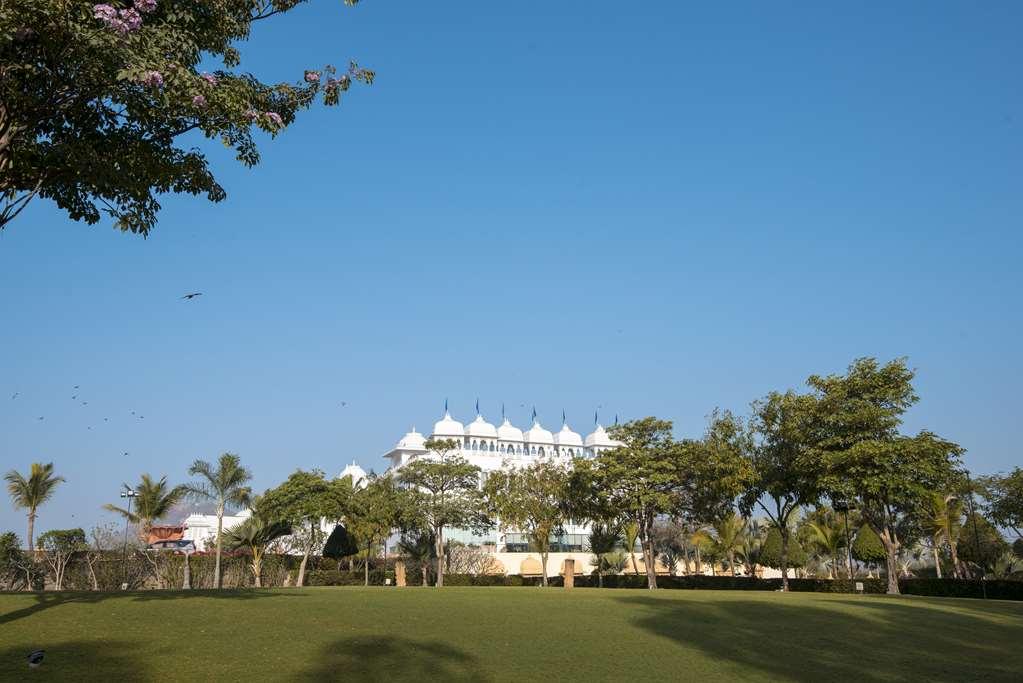 Radisson Blu Udaipur Palace Resort & Spa Exteriér fotografie