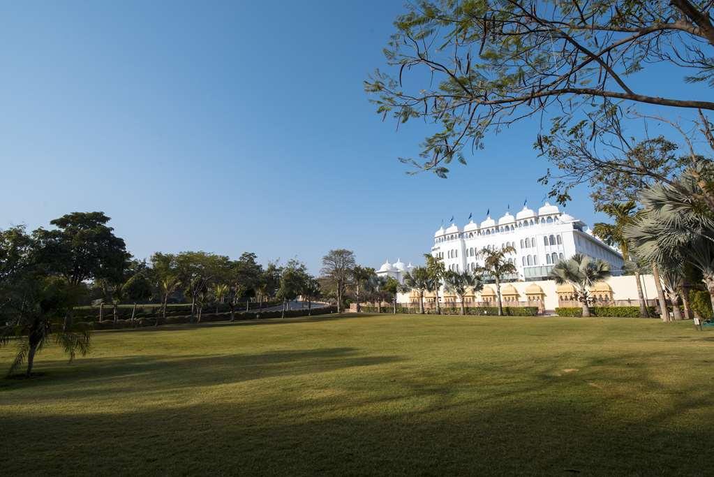Radisson Blu Udaipur Palace Resort & Spa Exteriér fotografie