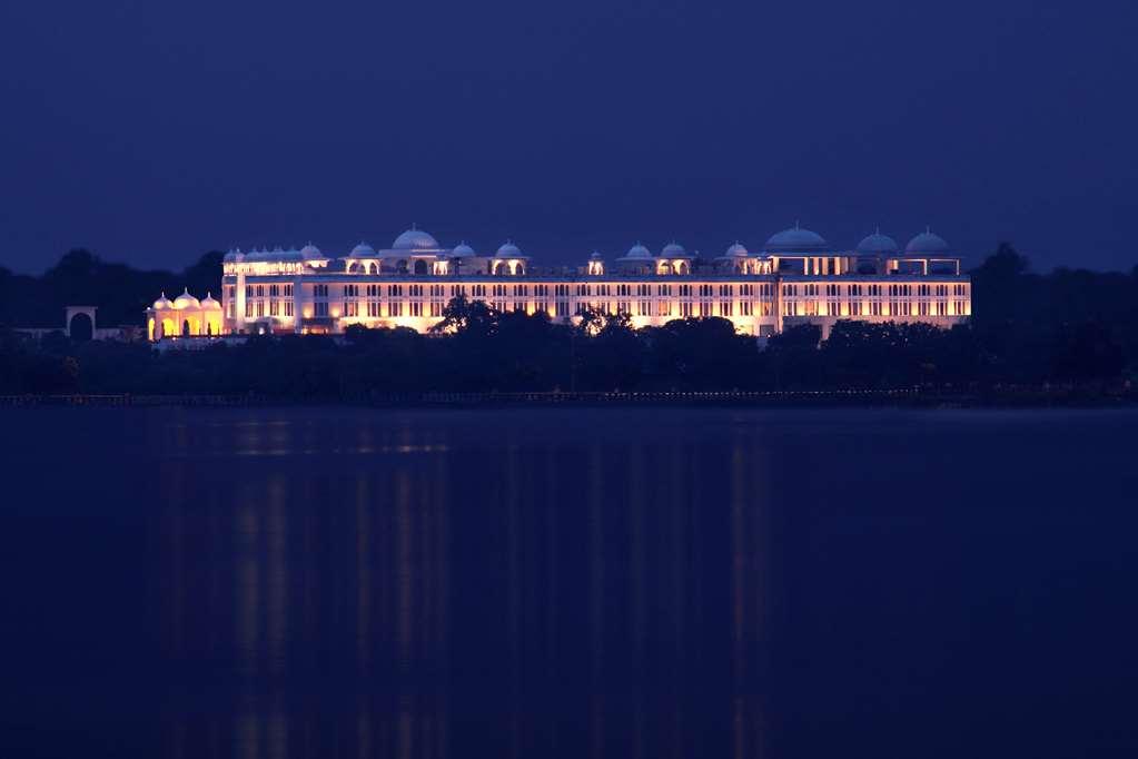 Radisson Blu Udaipur Palace Resort & Spa Exteriér fotografie