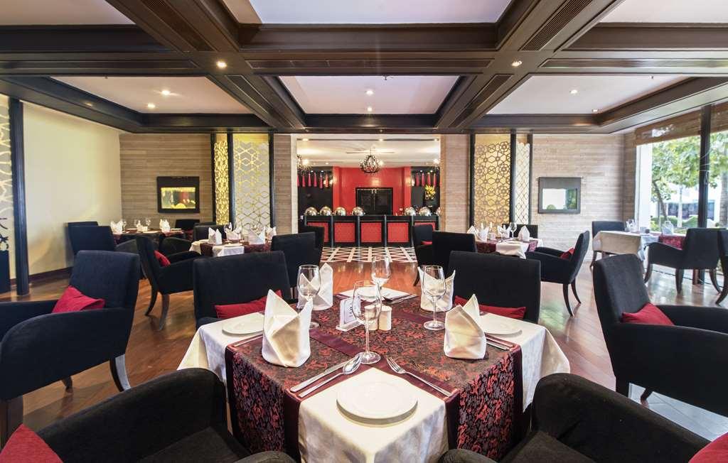 Radisson Blu Udaipur Palace Resort & Spa Restaurace fotografie