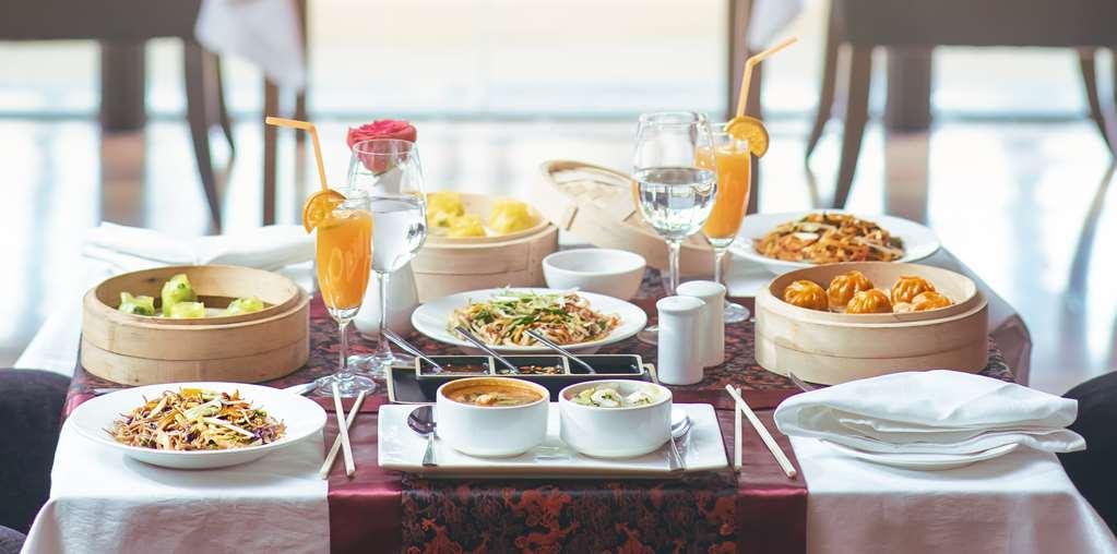 Radisson Blu Udaipur Palace Resort & Spa Restaurace fotografie